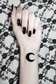 Moon Tattoo I Already Have A Moon But I Love This Tatoo Tatuagens Aleatorias Tatuagem De Caneta