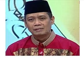Penyebab sakit lambung menurut ustad danu adalah karena sikap seseorang yang terlalu emosional dan gampang untuk marah, dan yang mengakibatkan tubuh menjadi lemas karena sikap yang sering membantah nasehat orang lain ataupun suaminya. Tausiyah Ustadz Dhanu Facebook