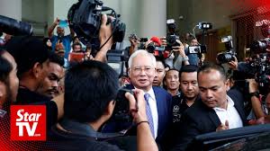 The tagline became popular among najib's supporters who used it as a show of support for the former prime minister after he was charged in the 1mdb scandal. Supporters Shout Malu Apa Bossku As Najib Leaves Court On Day One Of Graft Trial Thestartv Com