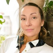 Erica Walling's Instagram, Twitter & Facebook