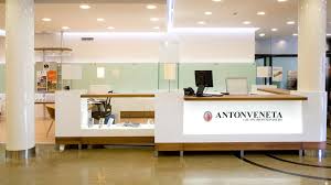 Una squadra di professionisti al servizio del futuro dei propri clienti. Progetto Banca Antonveneta Amatori Architettura D Interni Thiene