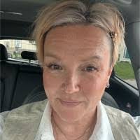 Karen Bowers's Instagram, Twitter & Facebook