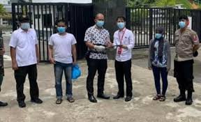 Hukuman adalah hukuman yang dijatuhkan kepada persalah yang telah melanggar peraturan yaang berat seperti membunh dan mengedar dadah. Lolos Dari Hukuman Mati 2 Wni Di Malaysia Dideportasi Ke Indonesia Bagian 1