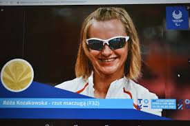 August 1989 in zduńska wola) ist eine polnische paraolympionikin, die unter zerebraler lähmung der bewegungsorgane leidet. Roza Kozakowska Byla Zawodniczka Iks Start Zdunska Wola Ze Zlotym Medalem W Tokio Na Swoje Urodziny Pabianice Nasze Miasto