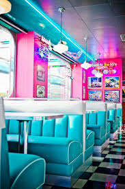 Ambiance Happy Days Au Restaurant Vintage Tommy S Diner Cafe Restaurant Vintage Americain Vintage Deco Retro