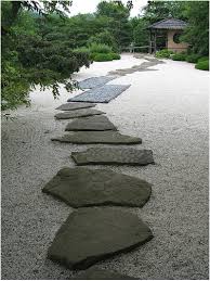 Stepping Stone Paths 5 Tips To Make Them Perfect Pith Vigor Cultivating Garden Style Garden Stepping Stones Stone Path Stepping Stone Paths