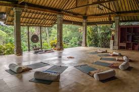 We've gone through all our yoga retreats listings to pull out the very best bali retreats. Yoga Retreat Bali Spiritualitat Und Healing In Ubud