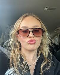 Bethany Pinkerton's Instagram, Twitter & Facebook