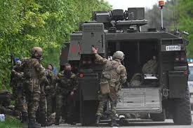 Een belgisch militair die vorige week vanuit vietnam aangekomen is in belgië, ligt in het universitair ziekenhuis van luik. Voortvluchtige Belgische Militair Niet Gevonden Na Uitkammen Bos Trouw