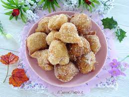 Dolci o salate, le pettole pugliesi sono versatili e pratiche da gustare in qualsiasi occasione, dallo spuntino all'antipasto, dal pranzo (in sostituzione del. Pettole Pugliesi Ricetta Con Foto Passo Passo Il Cuore In Pentola