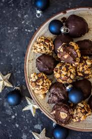 Rochers Vegan Facon Ferrero Rocher Recette De Noel Vegan Recette Recette Chocolat Maison Alimentation Noel Vegan