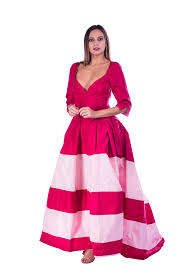 Un abito imperdibile da abbinare a cintura e stivali alti animalier per un total look di tendenza e impatto. Abito Rubino Malawi Taffeta Di Seta Melita Maison