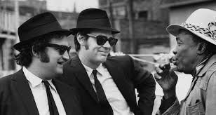 Dan aykroyd looked around and saw a single house with its lights on. Film The Blues Brothers Proctors