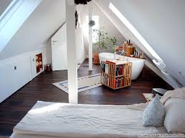 Dachausbau Eines Spitzbodens Mit Altbausanierung Spitzboden Wohnung Renovieren Diy Deko Wohnung