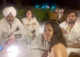 Rakul Preet Singh Is In Maldives With Her Family To Celebrate Her Parent S Anniversary Bollywood News Bollywood Hungama Pressboltnews Get all new trending news for actor and actress of bollywood. rakul preet singh is in maldives with