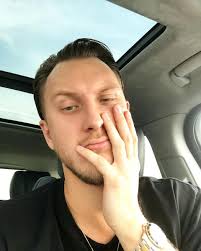 Об этом сообщает starhit со ссылкой на источники. T Killah Na Spor Nabil Tatu Na Lice Muzyka Pervogo