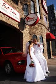 Weddings may also be performed in one of the local churches, synagogues, at one of the many golf courses, or at a free standing wedding chapel. Drive Thru Wedding Chapel Weddingbells