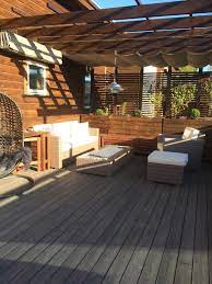 Love The Different Color Of Wood Stain Used On The Pergola And Decking Pergola Uteomrade Terrasser