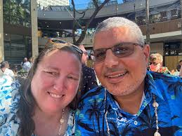 What are the options for chair and umbrella rentals at Poipu Beach in  Kaua'i?