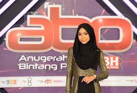 On january 1, hollywood's most powerful women unveiled time's up , an action plan that takes aim at click through to see everyone who walked the red carpet—and showed their support—here. Red Carpet Anugerah Bintang Popular Putrajaya International Convention Centre Facebook