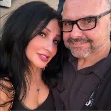 Who can help with a lost kitty that needs a bath?