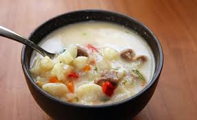 O reteta delicioasa de ciorba taraneasca din antricot de vita, morcovi, telina, ceapa, ardei, fasole verde, mazare, varza, cartofi, paste, ulei, sare, piper zarzavaturile şi legumele se fierb 50 minute, la foc domol. Ciorba De Vacuta Retetele Monei