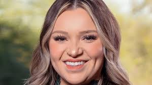 Megan Morrow's Instagram, Twitter & Facebook