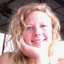 Shelly Metz's Instagram, Twitter & Facebook