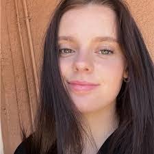 Megan Finch's Instagram, Twitter & Facebook