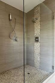 Walk In Glasdusche Zum Bequemen Einstieg Ohne Dusch Tur Gemauerte Dusche Badezimmer Dusche Fliesen Dusche Fliesen