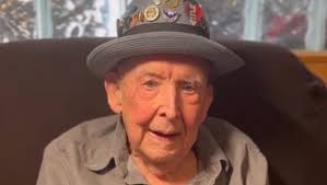 Mort de Jake Larson : qui est "Papa Jake", star de TikTok et vétéran  américain qui s'est éteint à 102 ans ?