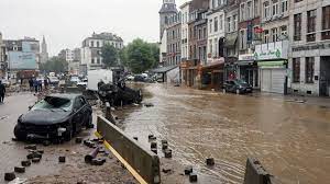 Pluies diluviennes et inondations ont frappé l'allemagne, où les crues ont provoqué une catastrophe sans précédent depuis plus de deux décennies Mikgdxg 9jitkm