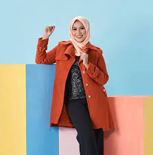 Syura menamatkan zaman solonya dengan sepupunya sendiri iaitu mohd fadhly md yassin pada 29 mac 2006 sebelum bercerai buat kali kedua pada 2015. Biodata Syura Gegar Vaganza 2017