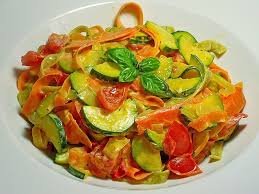 Zucchini Mohren Nudeln Mit Einer Cremigen Sauce Von Saya1981 Chefkoch Mohren Nudeln Rezepte Essen