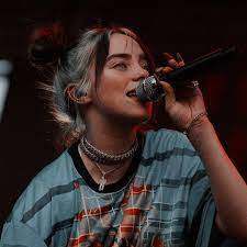 After years of wearing baggy clothes to protect herself, billie takes full control. Pin By Bree Brewster On Mud Billie Eilish Billie Singer
