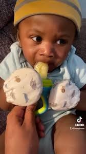 This time we will try pineapple but it didn’t really turn out how we  thought it would lol 😂 #nutribullet #foryoupage💙 #majorbmoments  #fruitbabies #organicfruit