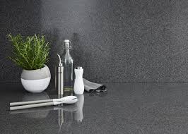 Фото из проекта bulthaup b3 laminat alpinweiß matt, grifflos, arbeitsplatte quarzstein 12 mm. Lechner Quarzsteinarbeitsplatten Online Planen