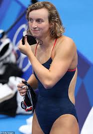 How katie ledecky swims faster than the rest of the world. N42dq65mt Huem