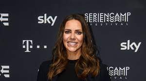 Select from premium esther sedlaczek of the highest quality. Im April Neu Mama Esther Sedlaczek Hat Heimlich Geheiratet Promiflash De