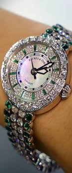 Esma Adli Kullanicinin Women S Fashion Panosundaki Pin Aksesuarlar Luks Saatler Saatler