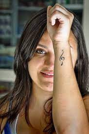 Lari E Sua Nova Tattoo Ilustrada Por Mim Simple Girl Tattoos Girl Tattoos Simple Tattoo Designs