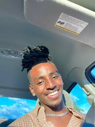 Callan Roberts (@calstraw53)