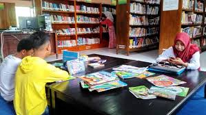 Download gambar anak sd sedang membaca buku png. Tata Ruang Perpustakaan Belum Sesuai Standart