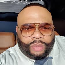 The buzzer beater! Southwood Cowboys over Captain Shreve Gators, 40-39!  🧡🏀💙