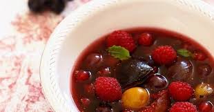 Soupe De Figues Raisins Et Framboises Rotis Un Dejeuner De Soleil Figues Soupe De Fruits Framboise