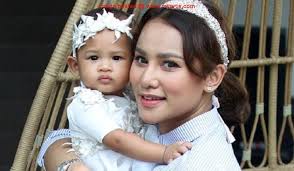 Bekas Suami Minta Kurang Elly Mazlein Anggap Tak Masuk Akal Suami Anak Artis