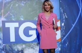 La cronista emiliana, come la maggioranza dei suoi colleghi, è una. Morning News Alla Prima Puntata E Subito Gaffe Ripresa Dalla Conduttrice