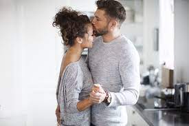 How do you spot the difference?differentiating both of these situations is hard in dating, there is usually no serious ties, unlike in relationship, there is a serious tie between a couple. 5 Main Differences Between Dating And Being In A Relationship
