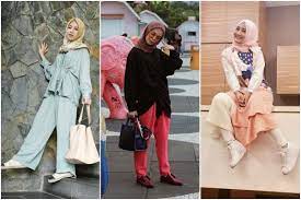 Karena gaya ini termasuk dalam salah satu yang nggak cocok untuk diadopsi sebagai fashion untuk orang pendek. 13 Style Elegan Seleb Berhijab Contekan Cewek Bertubuh Mungil