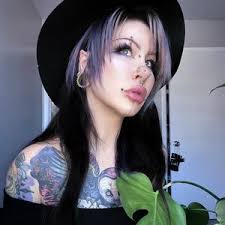 Ares (@xmxbloodymewx)